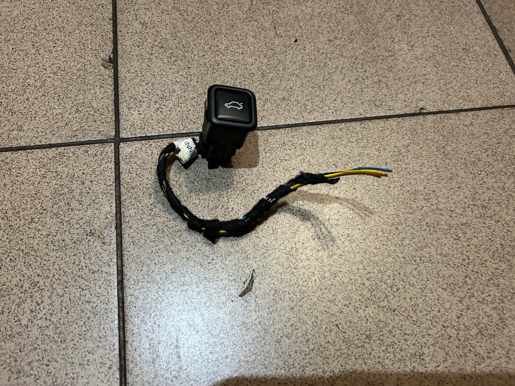 фото №4, Кнопка сигналізація audi a8 d2 lift