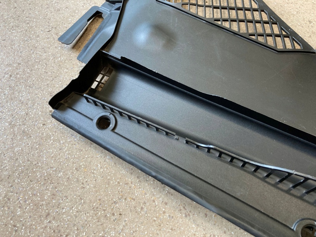 Жабо перед сторона левая bmw m2 f87 9353041 в Украине