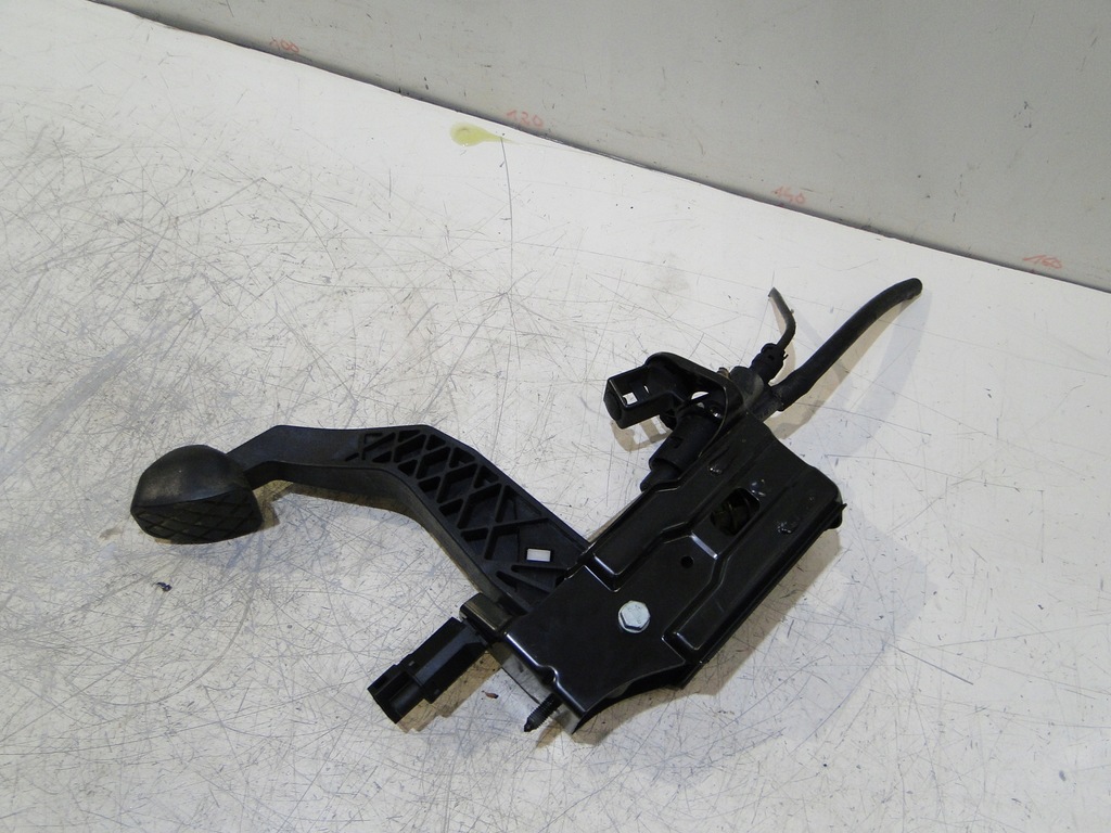 фото №8, Audi a2 1,4b 16v педаль помпа сцепления 8z1721059