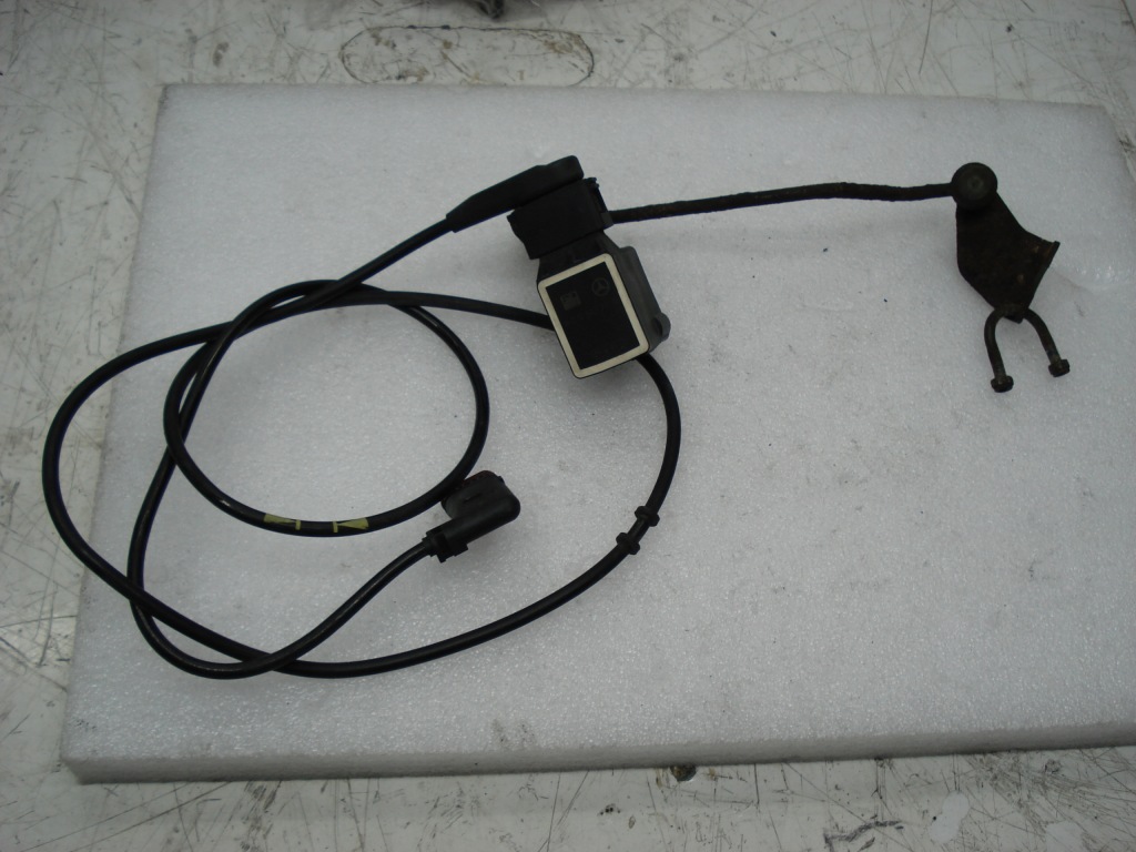 Купити Mercedes 211 датчик вирівнювання ксенон 0105427717