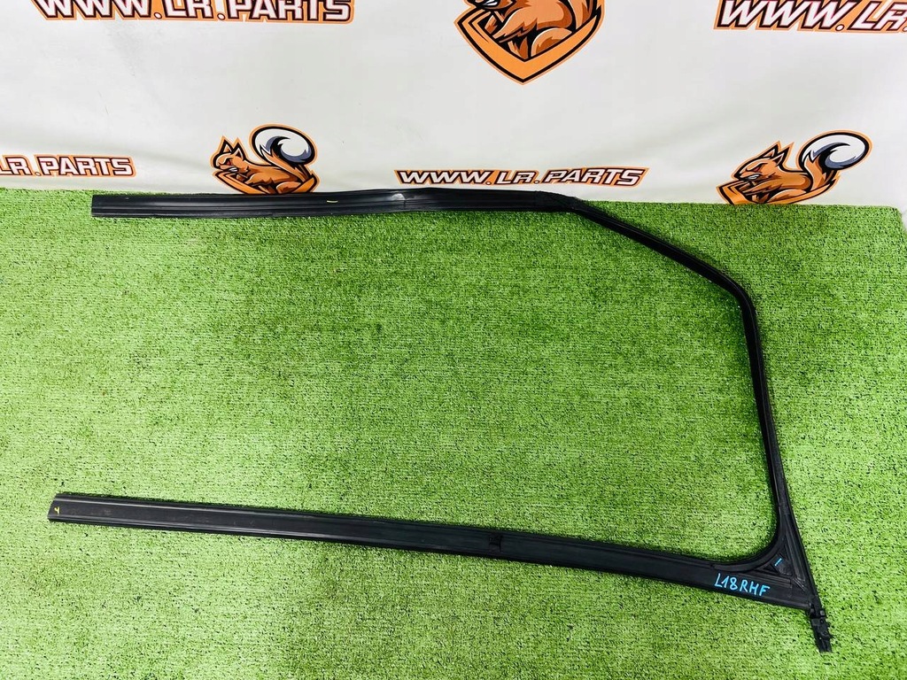 фото №1, Przewodnica скло передніх правих двері range rover l460 m8e2-21596-am