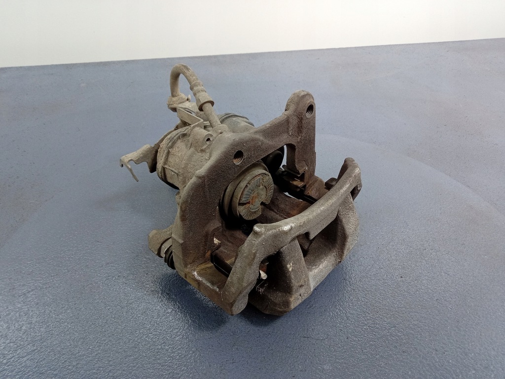 фото №7, Bmw 7 g11 g12 супорт задня лівий скоба 44/24