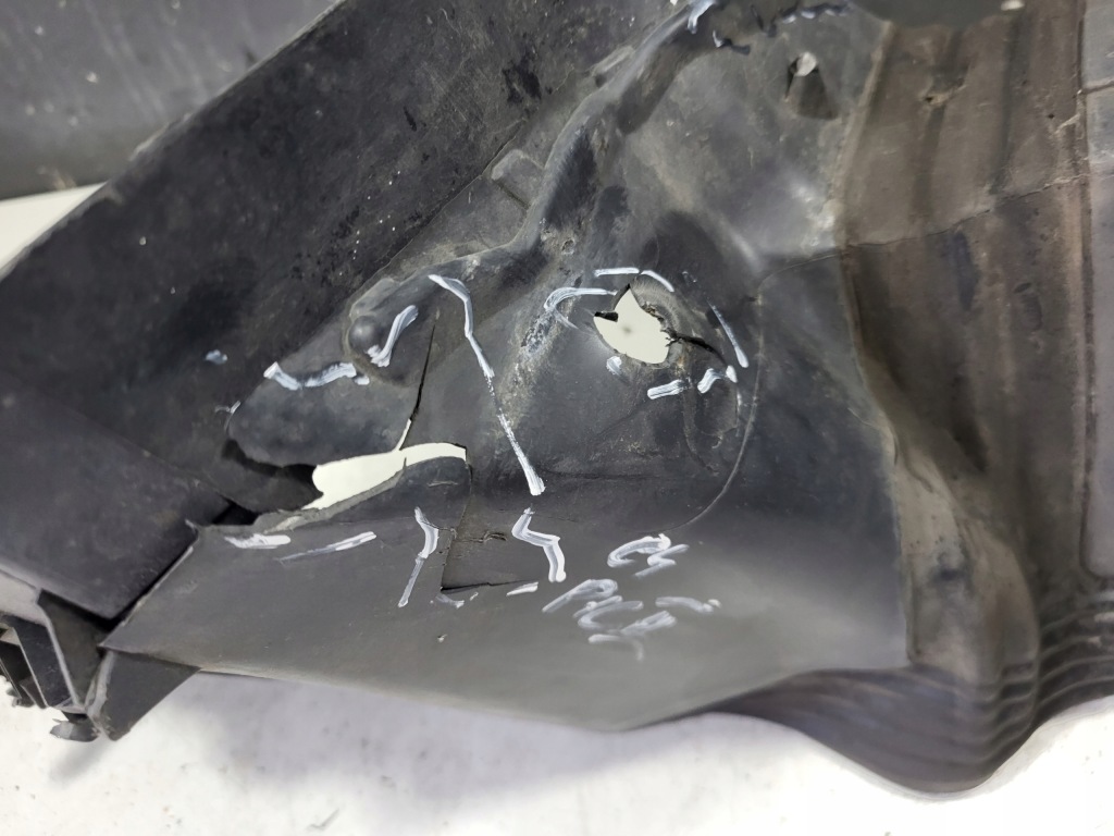 Ловушка воздуховод впуск воздуха воздухозаборник citroen c4 picasso ii 13- 9676144377 Киев