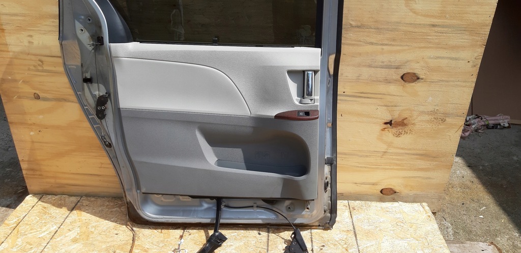 фото №6, Дверь полный toyota sienna 11-20r повреждённые