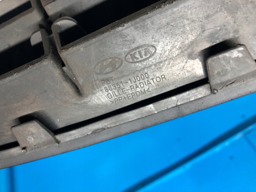 фото №8, Hyundai i20 lift 12- решётка радиатора эмблема решётка радиатора phw