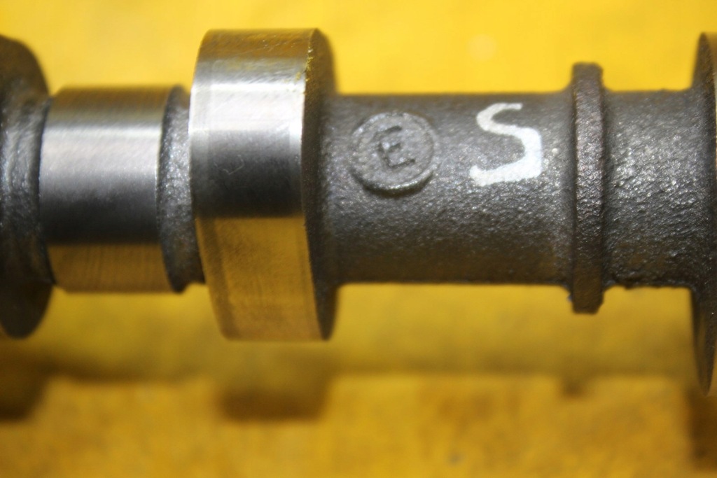 фото №12, Вал розподільного валу всмоктуючий pe01 mazda 3 2.0 b e01i