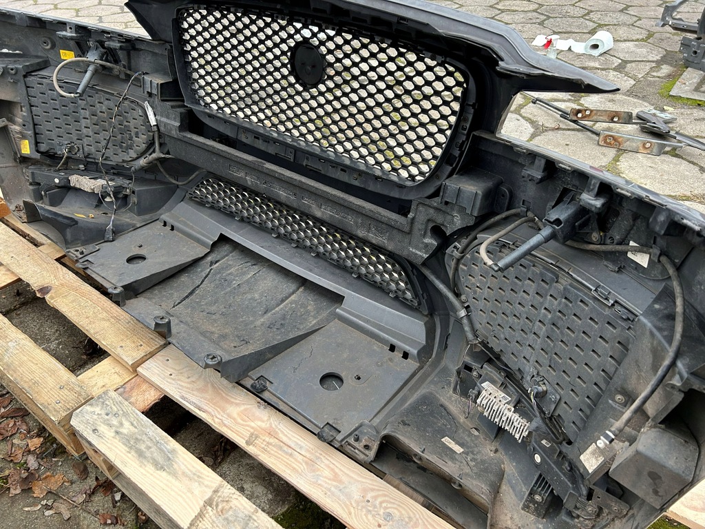 фото №11, Kompletny бампер r-sport jaguar f-pace x761 4pdc