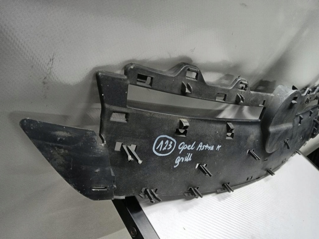 Решітка радіатора решітка радіатора opel astra 13499384 Доставка
