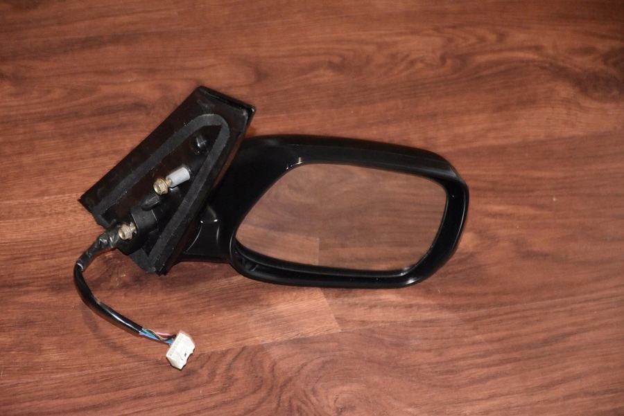 фото №1, Зеркало правое 7pin toyota avensis verso r-2006 eu