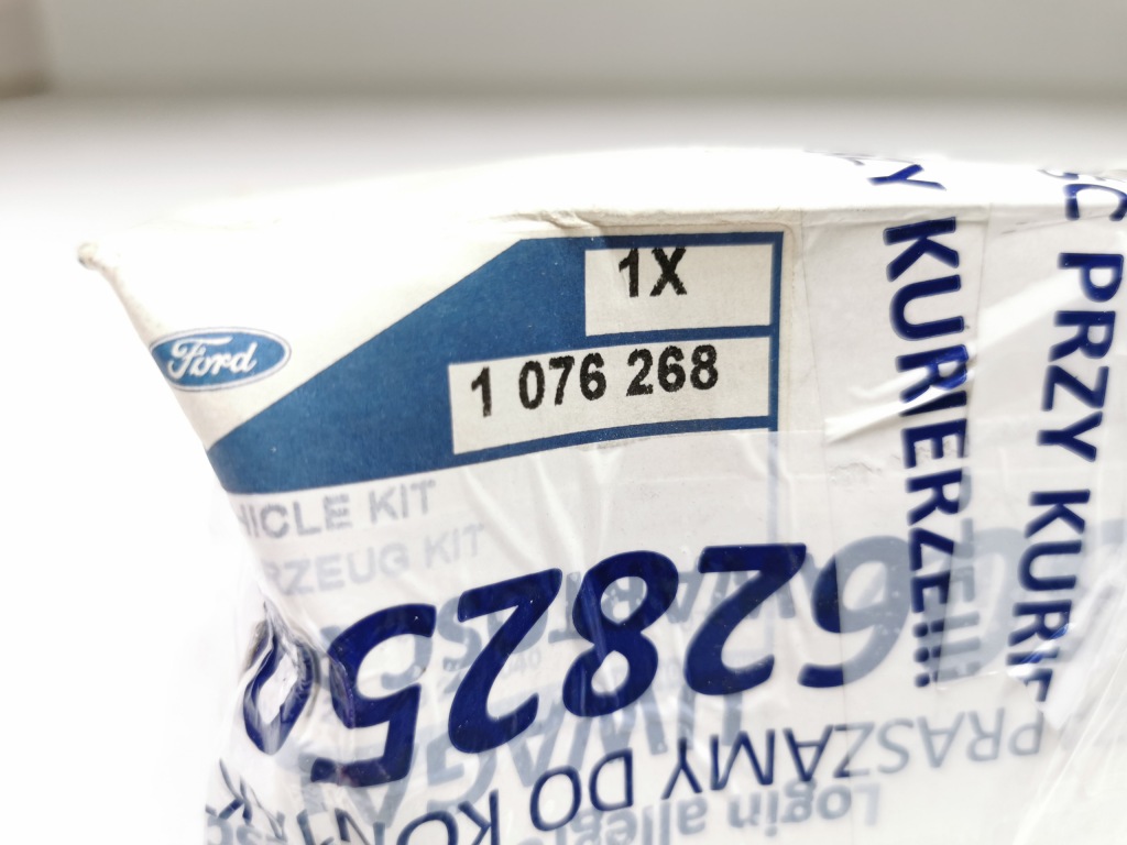 Кріплення датчиків паркування ford focus 1998-2005 cak оригінальний номер 1076268 Зі Шроту