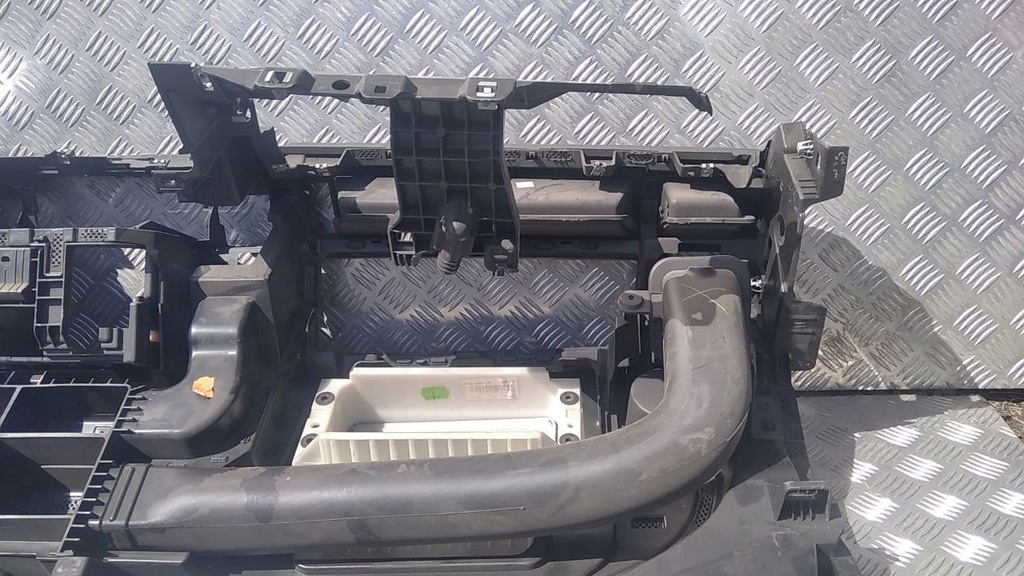 фото №8, Панель приладів консоль панель приладів vw t6 multivan transporter 2015-