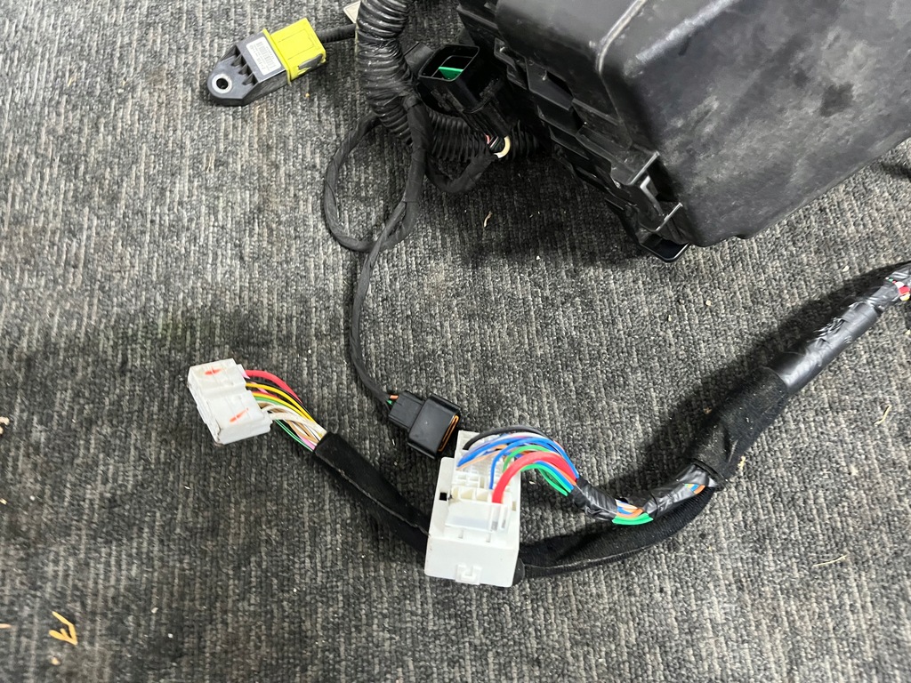 фото №8, Hyundai i40 коробка запобіжників електропроводка оригінал