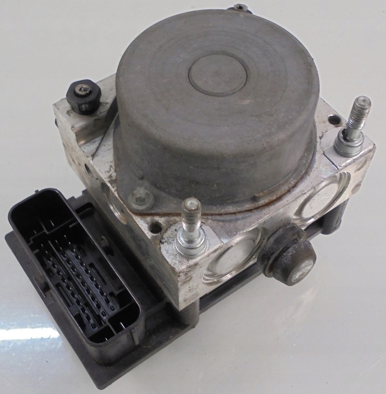 фото №1, Hyundai i20 11 r 1.2 насос блок управления abs