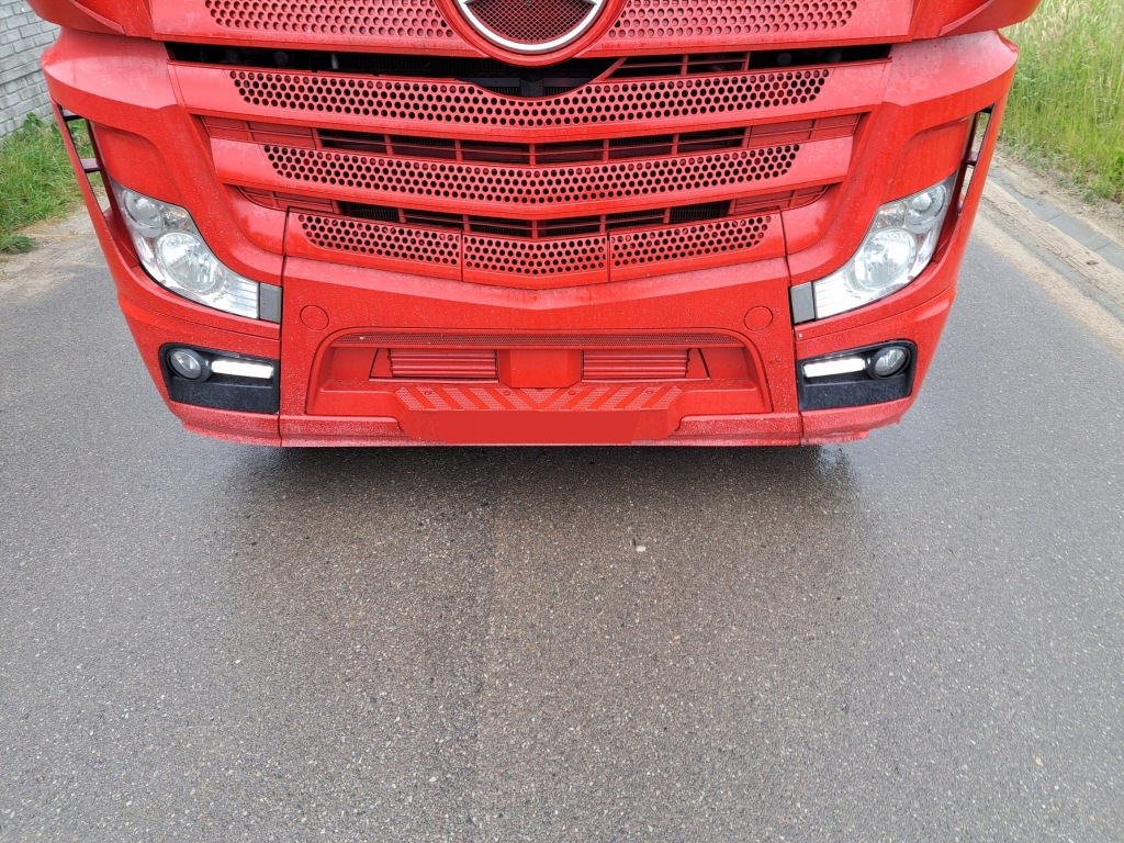 фото №2, Kompletny бампер mercedes actros mp4
