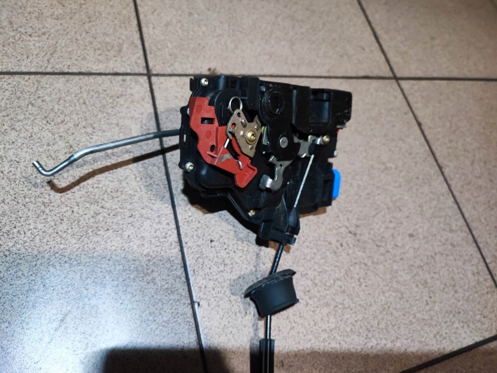 фото №4, Замок двері правий задня audi a8 d3 оригінал