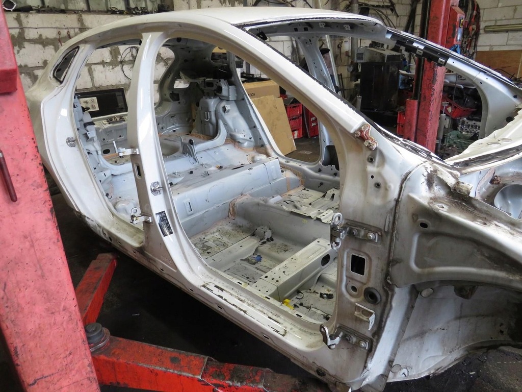 фото №1, Порог блок двигателя правый bok 614-46 volvo v40 ii