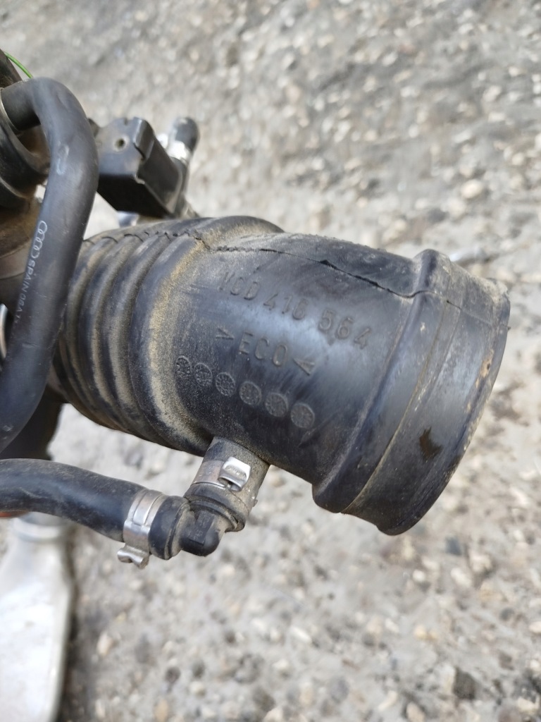 фото №12, Труба воздуха vw golf iv 4 bora seat leon toledo 2 06a133356h