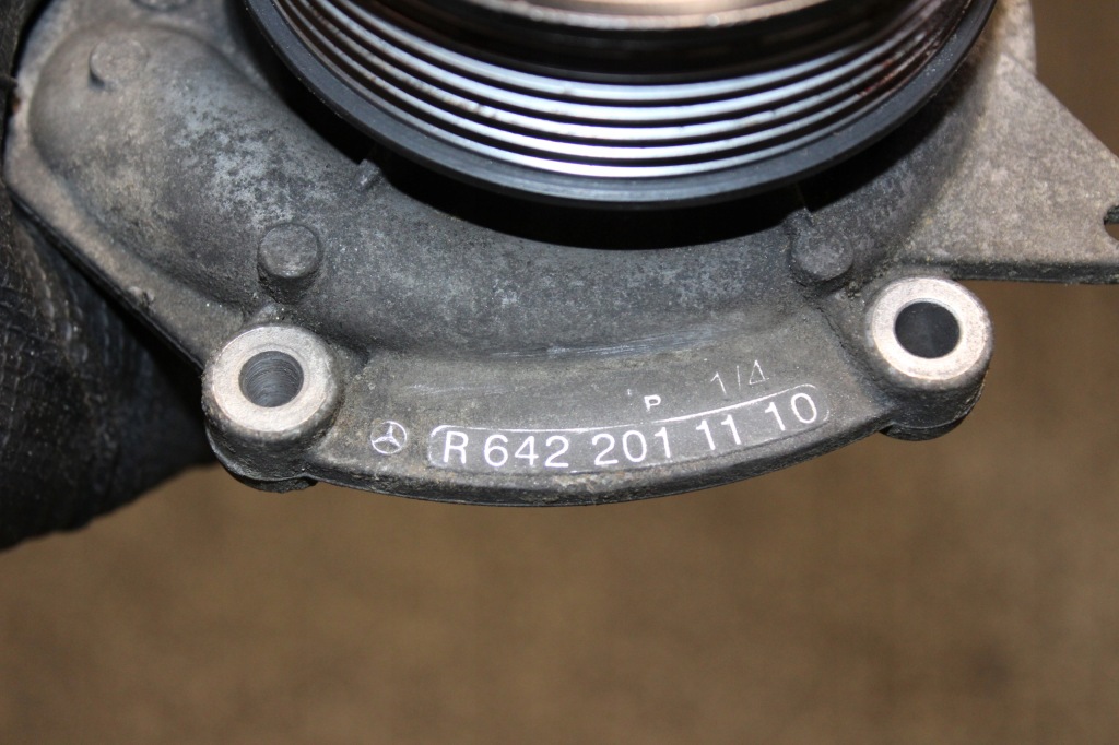 фото №3, Mercedes r-klasa w251 ml gl 3.0cdi 642 насос wody