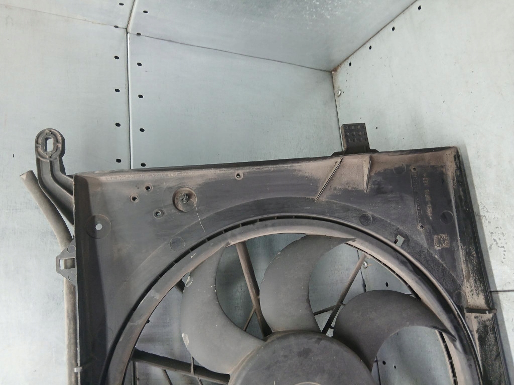 Вентилятор радиатора воды volvo v70 2 04r 2.4d 30645148 Оригинал