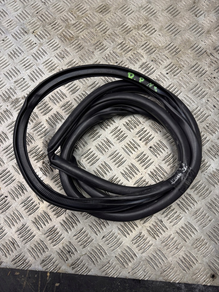 фото №1, Прокладка кузовна двері правий перед lexus nx 300h