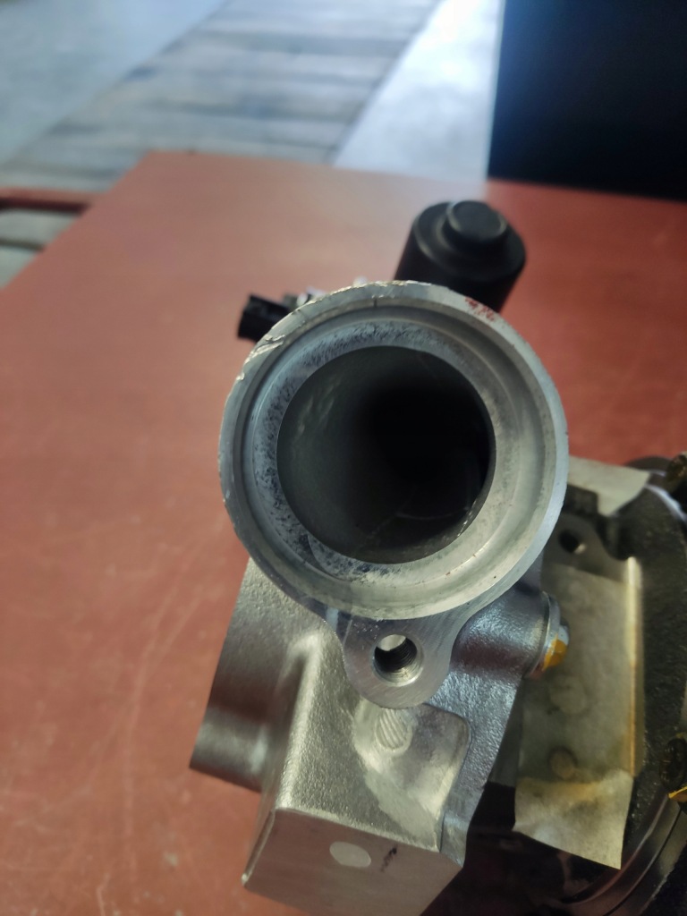 Турбонагнетатель toyota land cruiser v8 17201-51030 nowa Цена