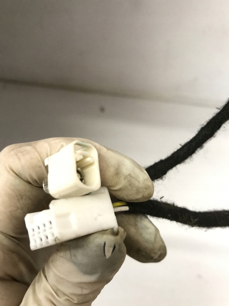 Tesla model 3 обивка полка задняя 1077405 с Разборки