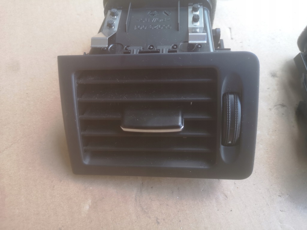 фото №1, Решётка обдув левая mercedes w204