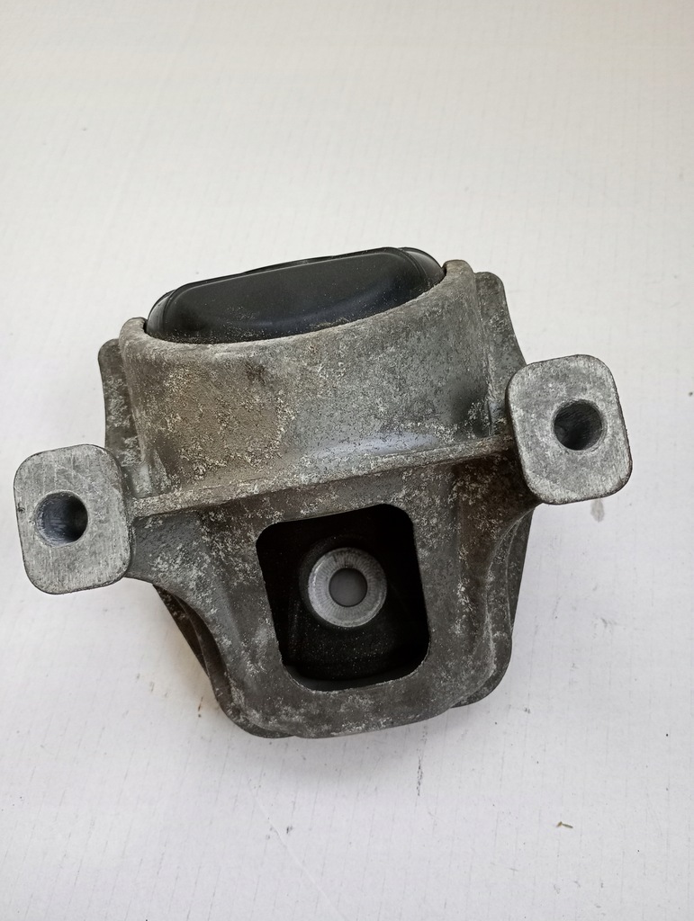 фото №1, Кронштейн подушка двигуна audi 8k0199381