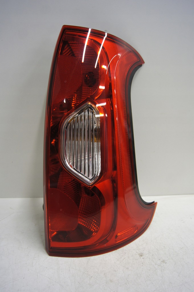 фото №1, Panda iii лампа права задня