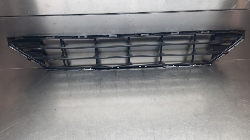 фото №1, Решітка бампера перед 31425175 volvo xc60 ii