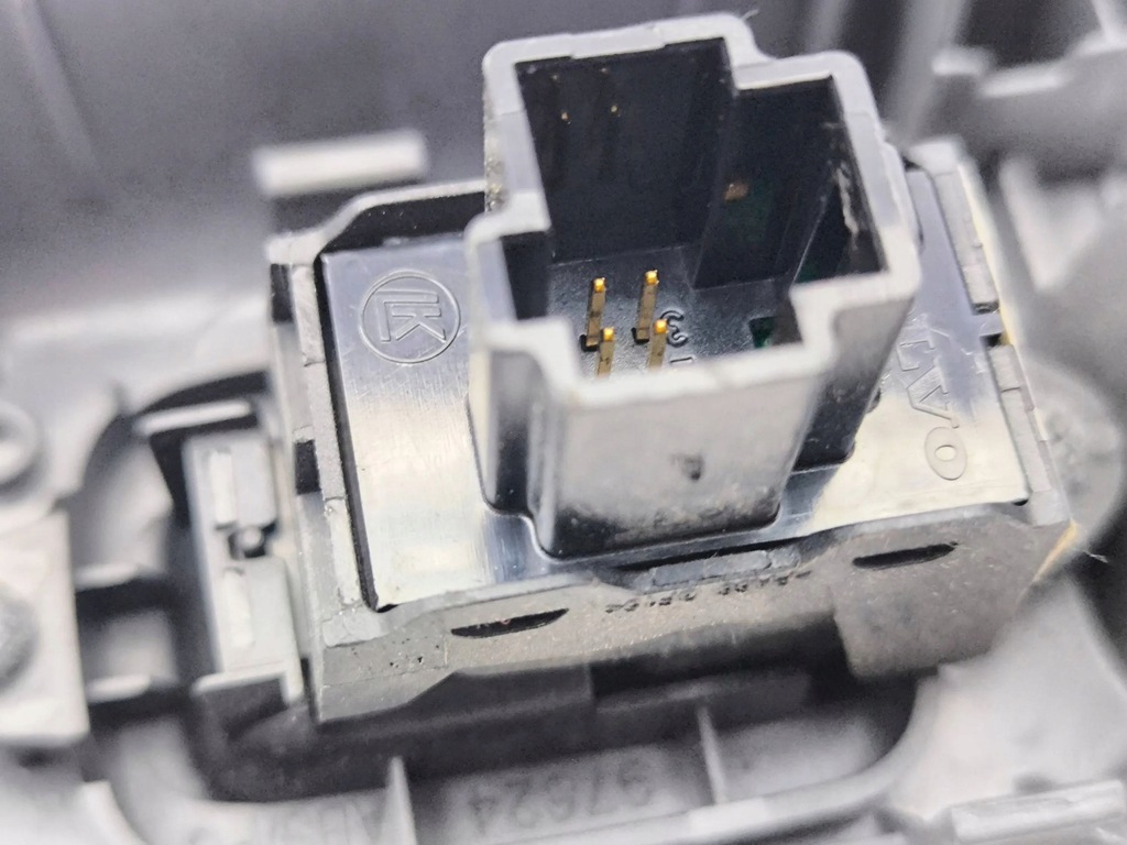 фото №7, Volvo v50 2009 задняя сторона правая кнопки окон