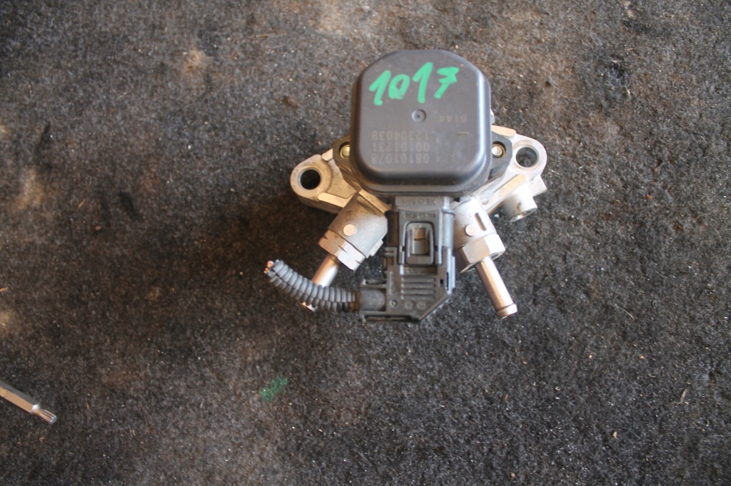 фото №1, 1017. насос вакууму lexus 08101078