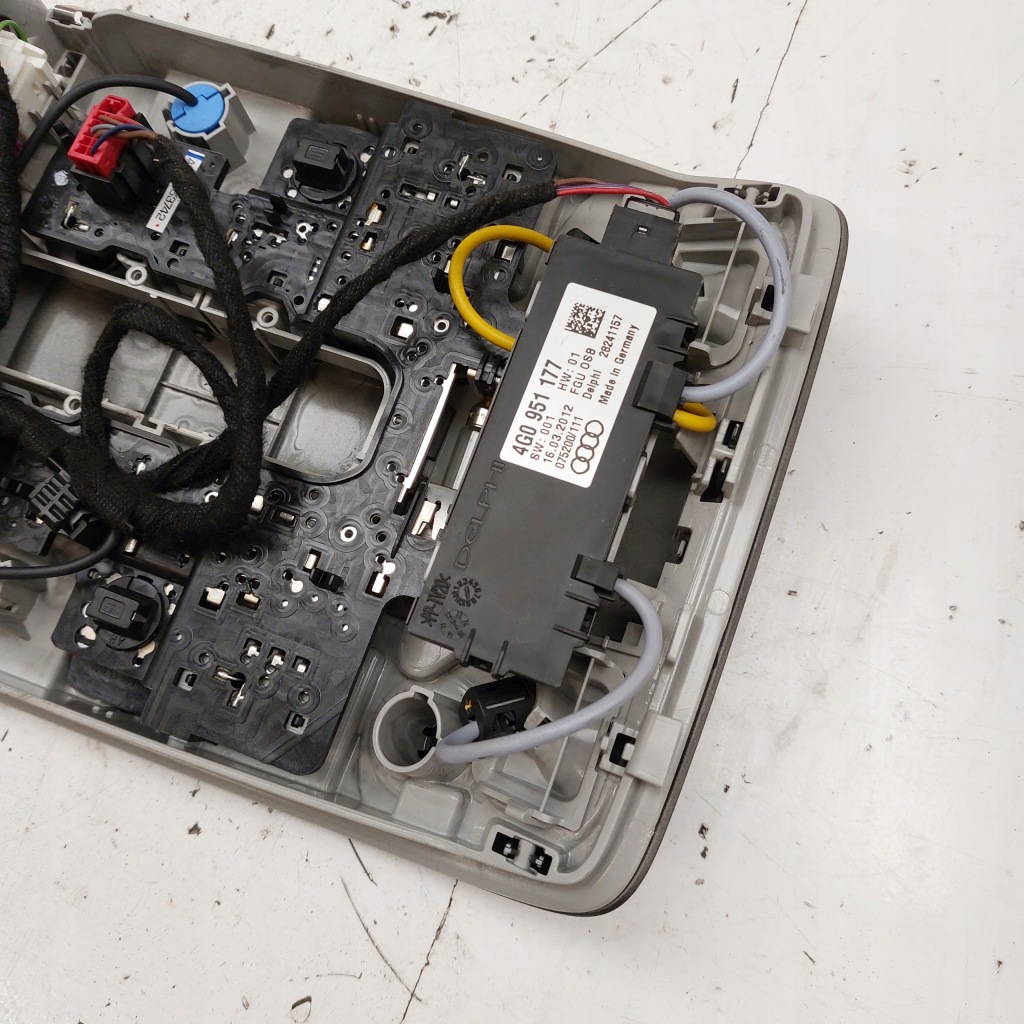 фото №12, Audi a7 лампа кабины потолочный + датчик движения 4g0947135 4g0951177