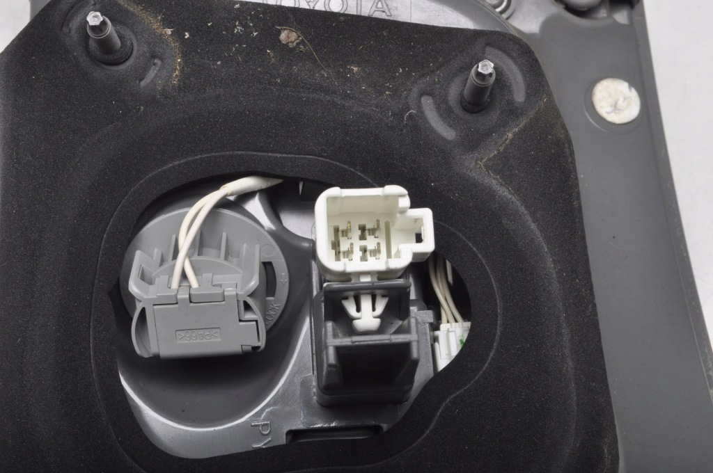 Toyota avensis t27 рестайлинг  фонарь  левая задняя левый задний  led седан Цена