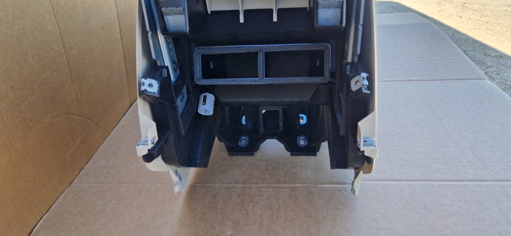 фото №6, Подлокотник туннель vw touareg 7p кожа jak новый