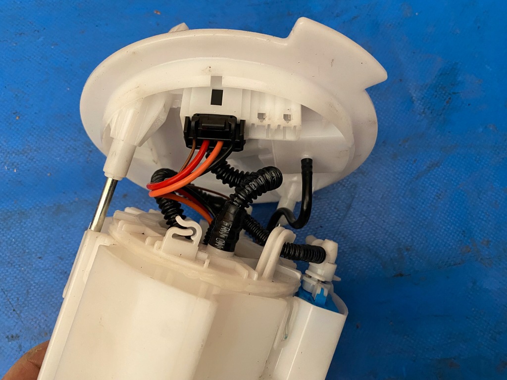 Mercedes насос топлива 2054708501 Оригинал