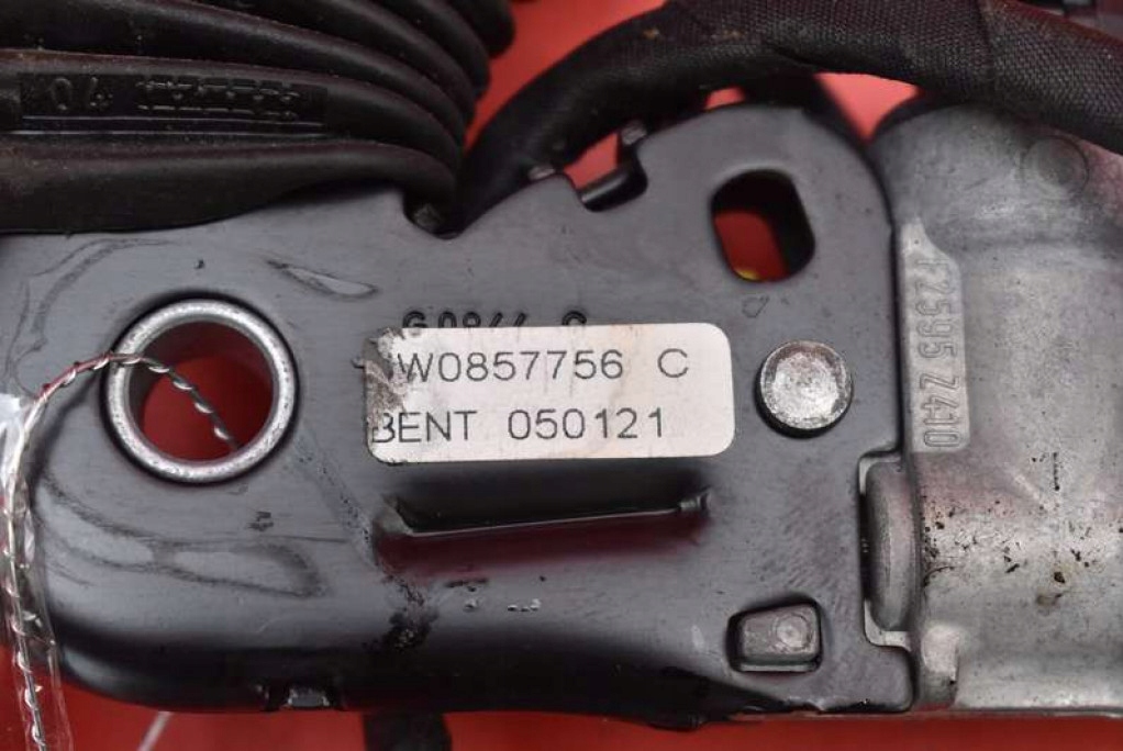 фото №5, Натягувач кліпса поперечина правий перед 3w0857756c bentley continental i gt 03-12