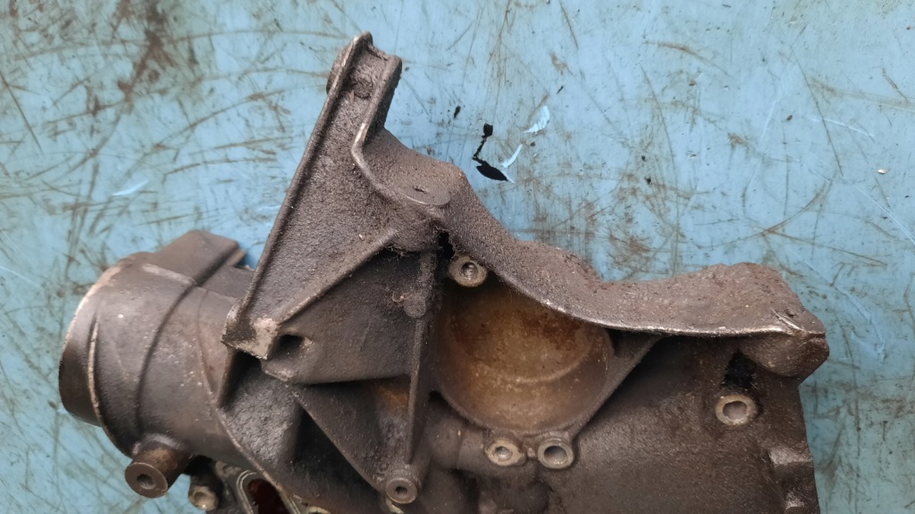 фото №3, Корпус розподільного валу r6110150902 mercedes vito w638