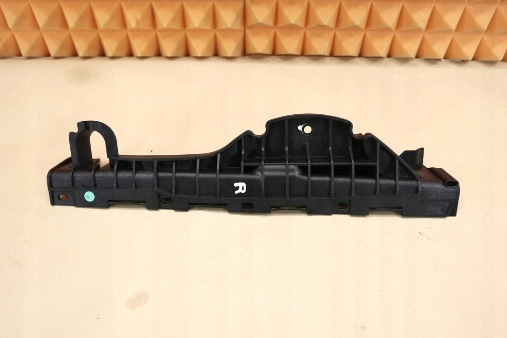 фото №1, Mercedes slk 171 r171 каркас правый кронштейн защита подголовников a1716950233