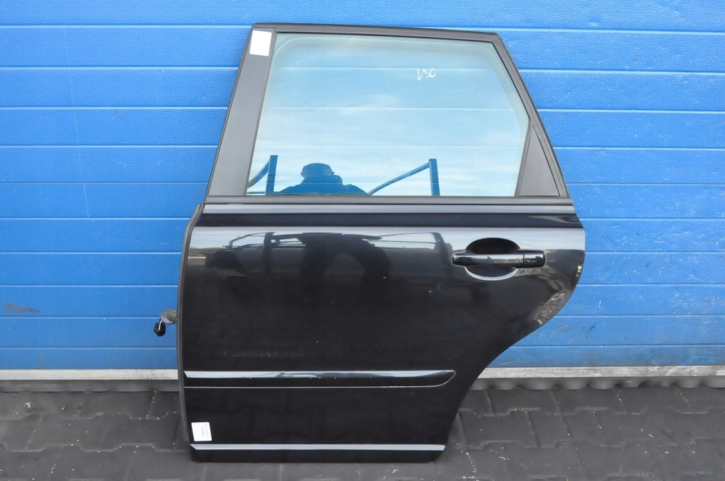 фото №1, Volvo v50 дверь левый задняя задние kombi полный