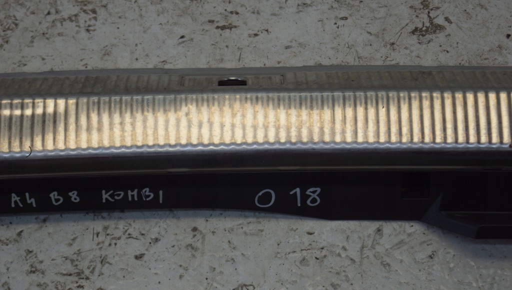 Накладка поріг багажника audi a4 b8 універсал 8k9864483c в Україні