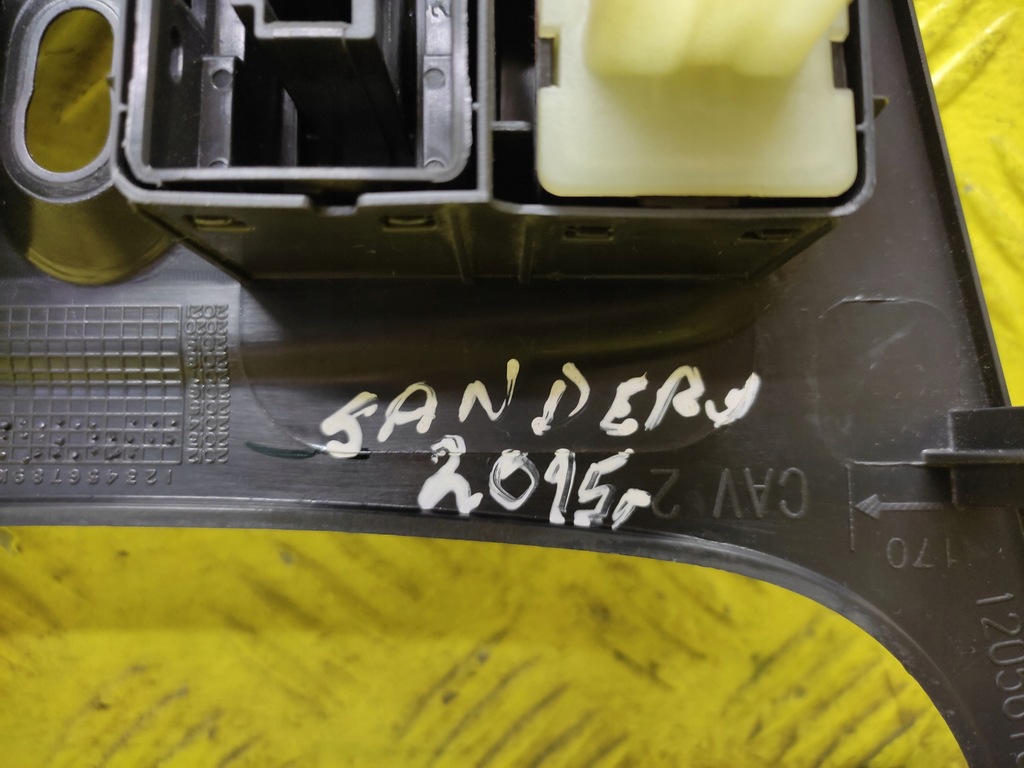 фото №11, Dacia sandero перемикач вікон рамка 275009384r