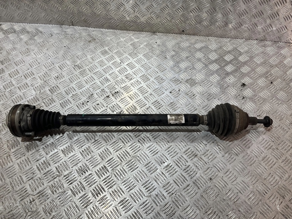 Купить Приводной вал перед правый  skoda superb 3 3v 15- 2.0 tdi 3q0407272c