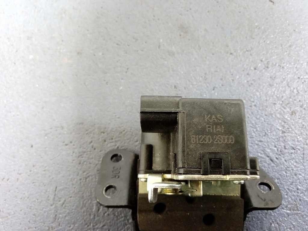 фото №5, Hyundai ix35 замок кришки задня 4 pin 81230-2s000