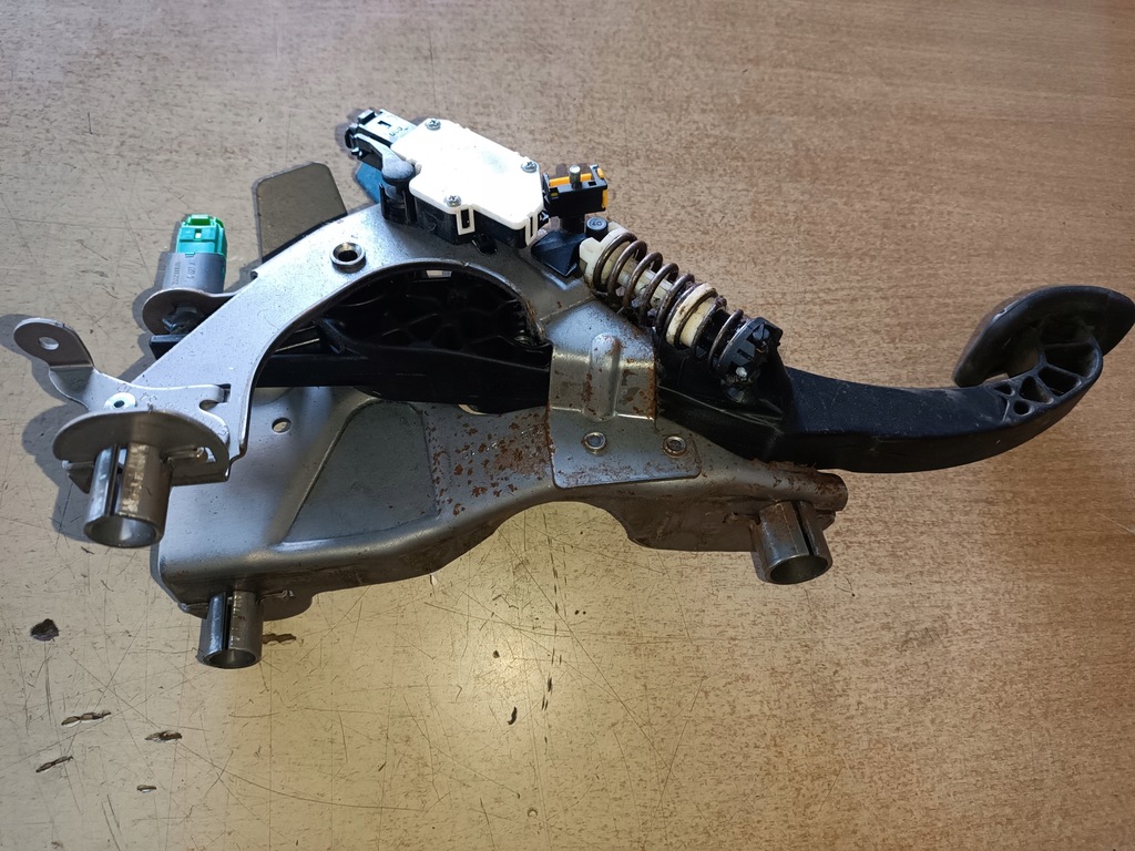 фото №1, Renault grand scenic iii педаль сцепления 465030038r