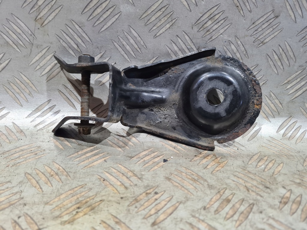 фото №1, Правий кронштейн кронштейн бампера opel astra j zafira c