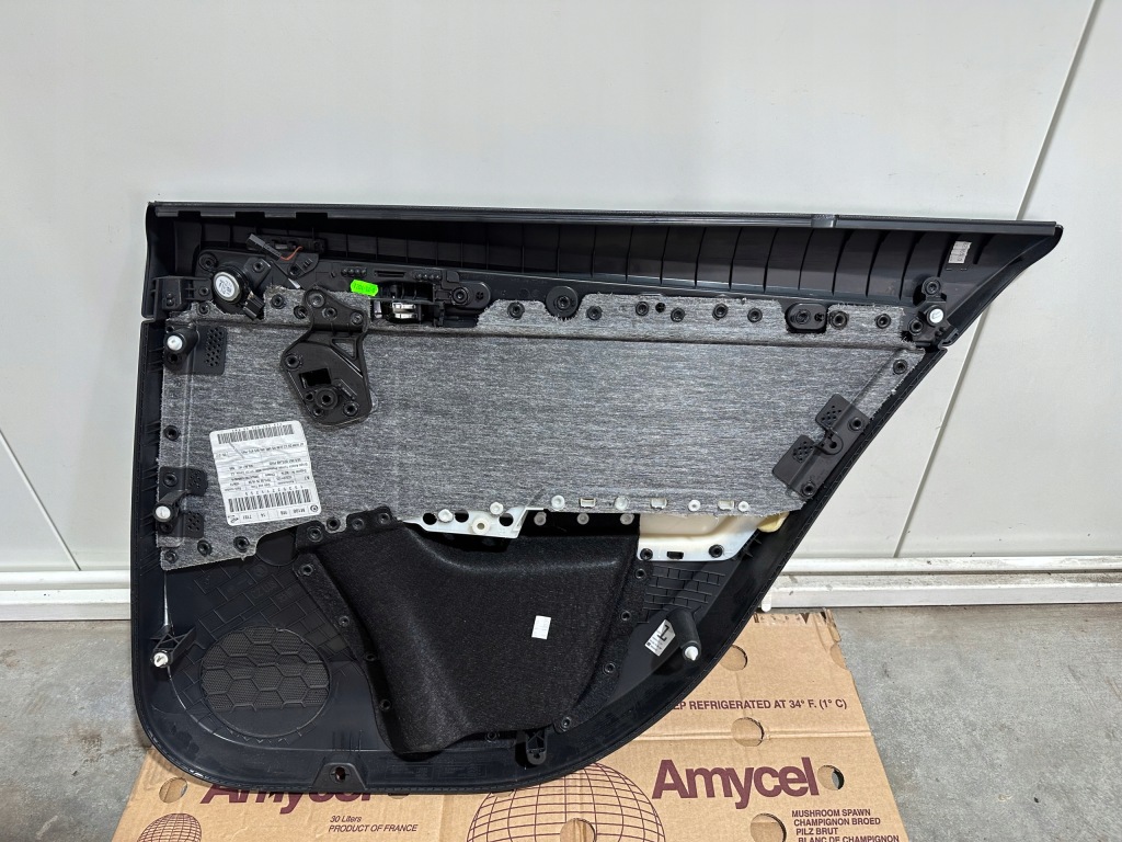 фото №8, Skoda octavia iii kombi vrs обшивка дверь задний левый