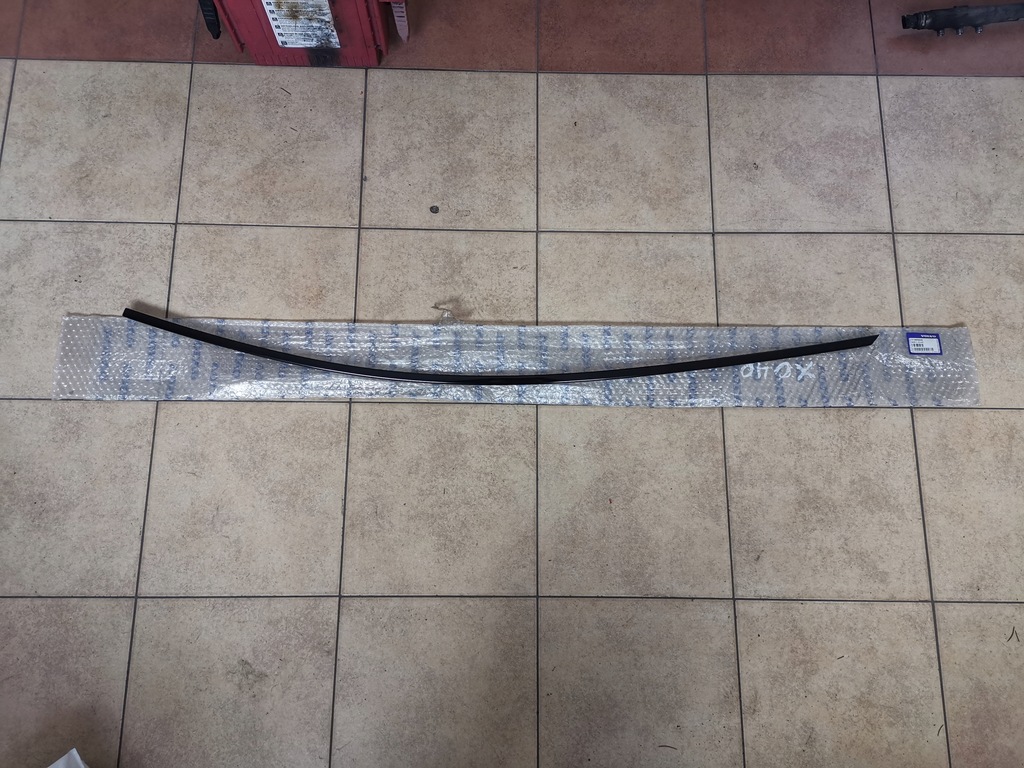 фото №1, Volvo v40 ii молдинг підвіконна ліва передня 31385606