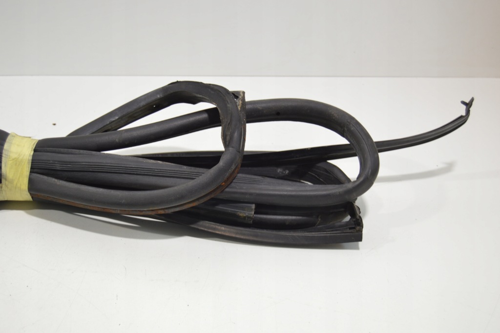 Прокладка дверь левый задний  mercedes w140 long 1407300178 Недорого