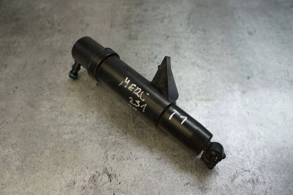 фото №1, Насадка омыватель лампы правый перед mercedes w251